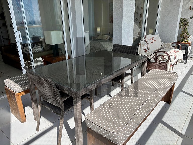 Oceanfront apartment with stunning view