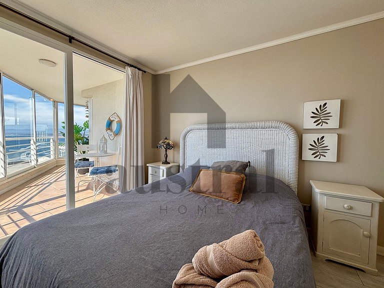 Clear view and close to the beach