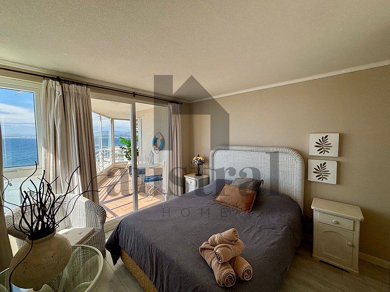 Clear view and close to the beach