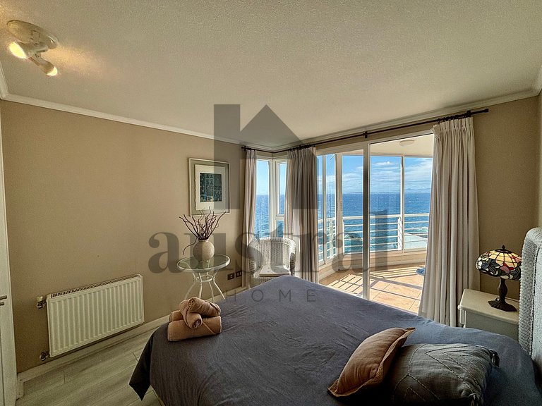 Clear view and close to the beach