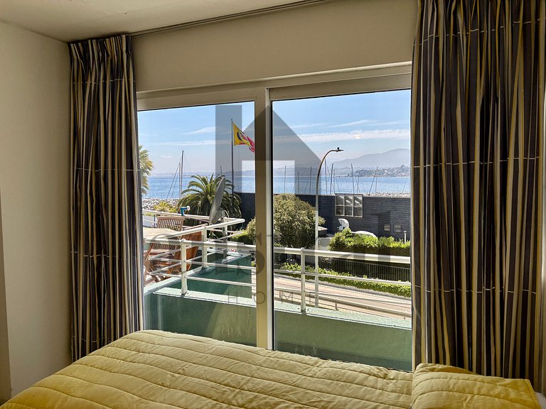 Spectacular apartment with full ocean views