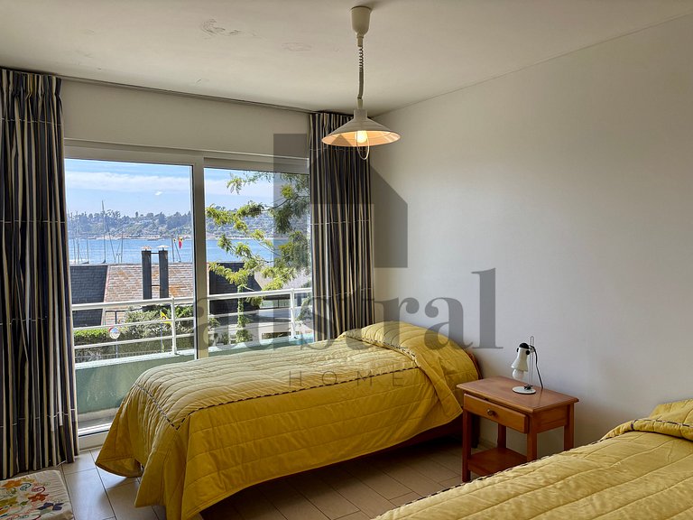 Spectacular apartment with full ocean views