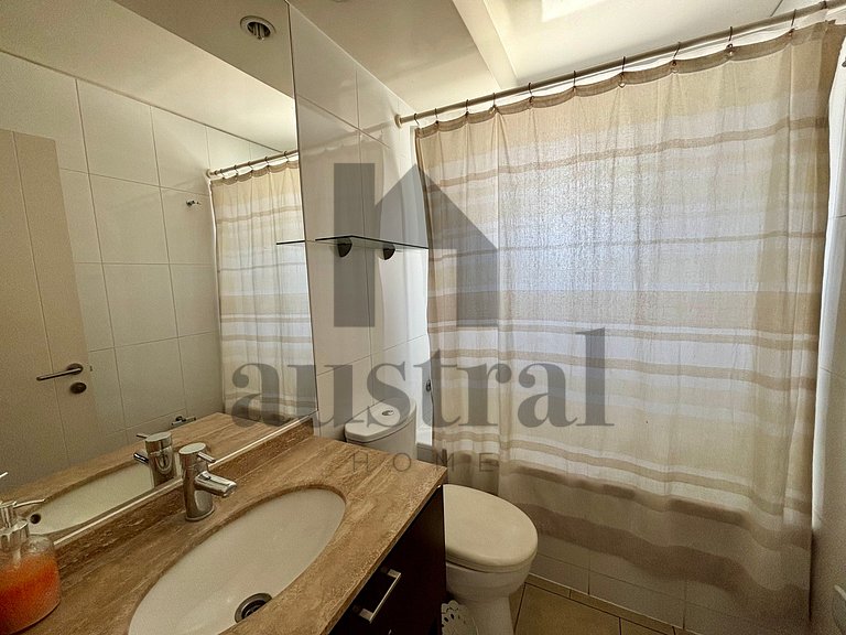 Spacious Apartment, Beautiful Decor and Ocean View