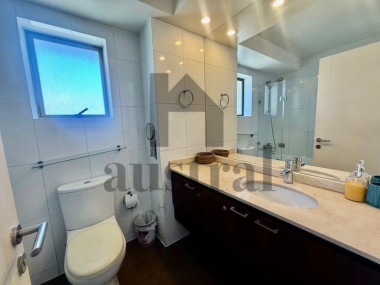 Spacious Apartment, Beautiful Decor and Ocean View