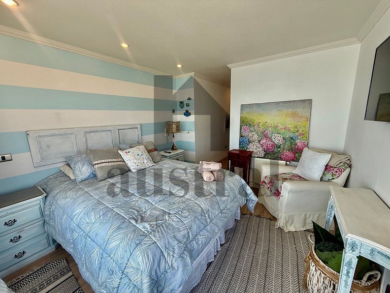 Spacious Apartment, Beautiful Decor and Ocean View