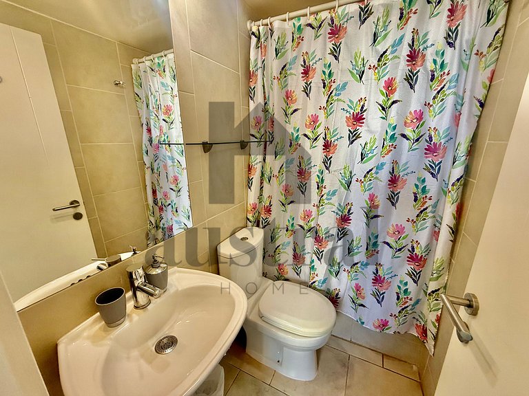 Spacious Apartment, Beautiful Decor and Ocean View