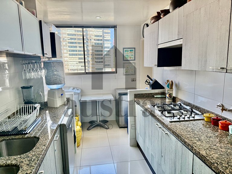 Spacious Apartment, Beautiful Decor and Ocean View