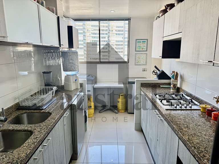 Spacious Apartment, Beautiful Decor and Ocean View