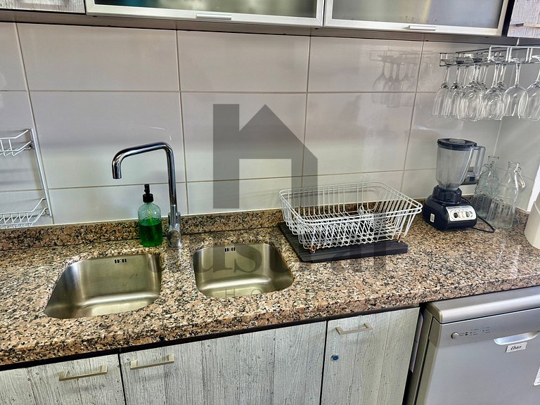 Spacious Apartment, Beautiful Decor and Ocean View