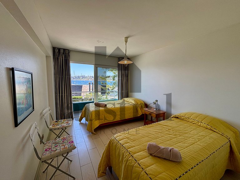 Spectacular apartment with full ocean views