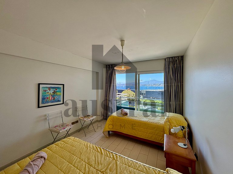 Spectacular apartment with full ocean views