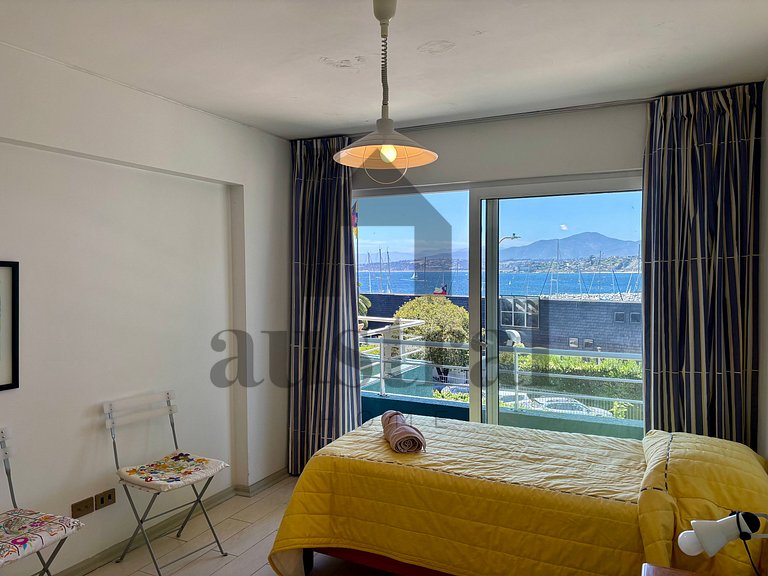 Spectacular apartment with full ocean views