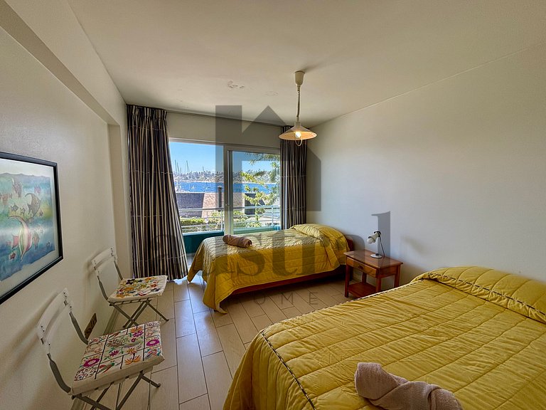 Spectacular apartment with full ocean views