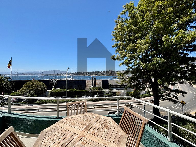 Spectacular apartment with full ocean views