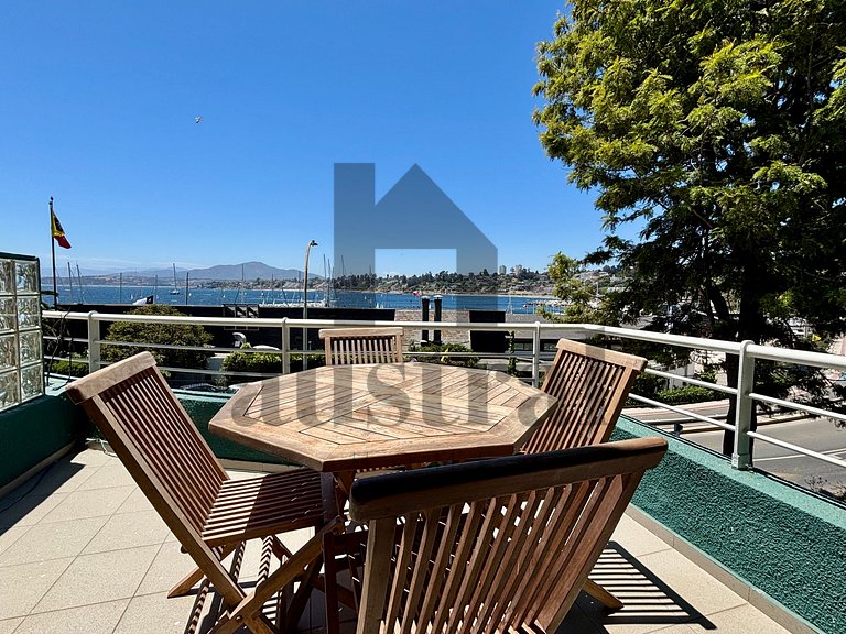 Spectacular apartment with full ocean views