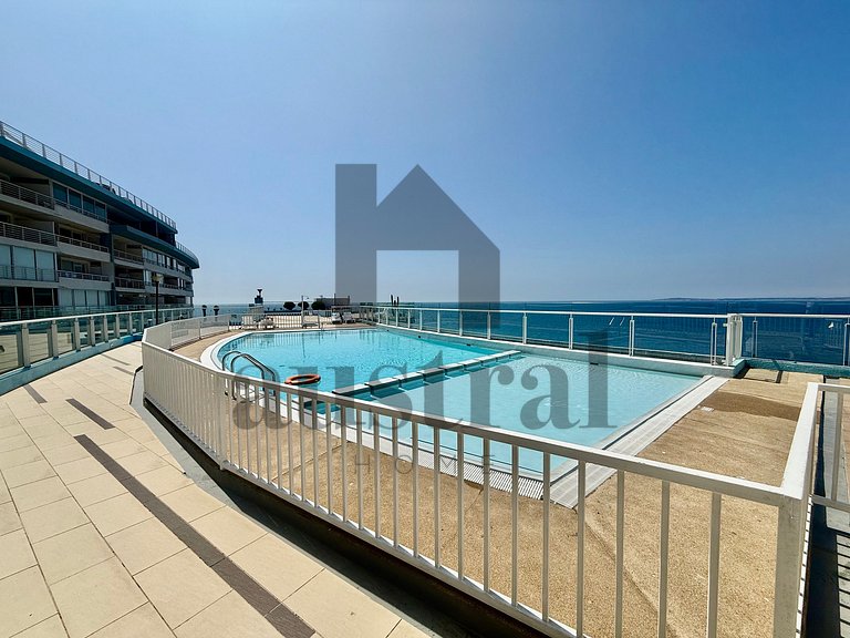 Hermoso en primera linea Av Borgono