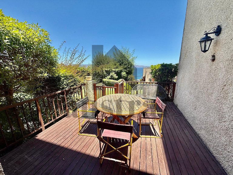 Linda casa com vista para o mar.