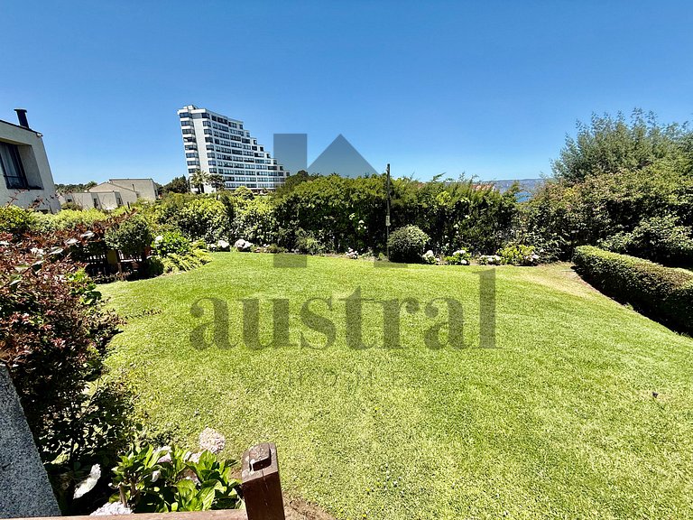 Beautiful House in a Gated Community Ocean View