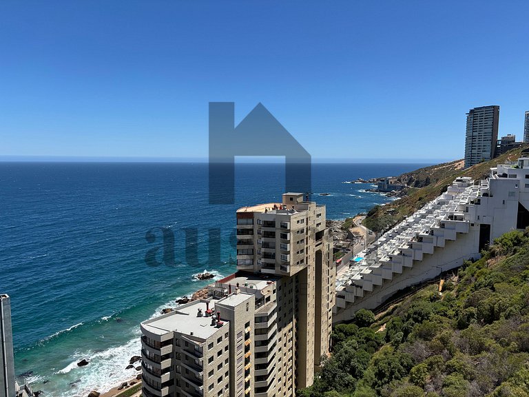 Vistas deslumbrantes do mar a partir da Euromarina