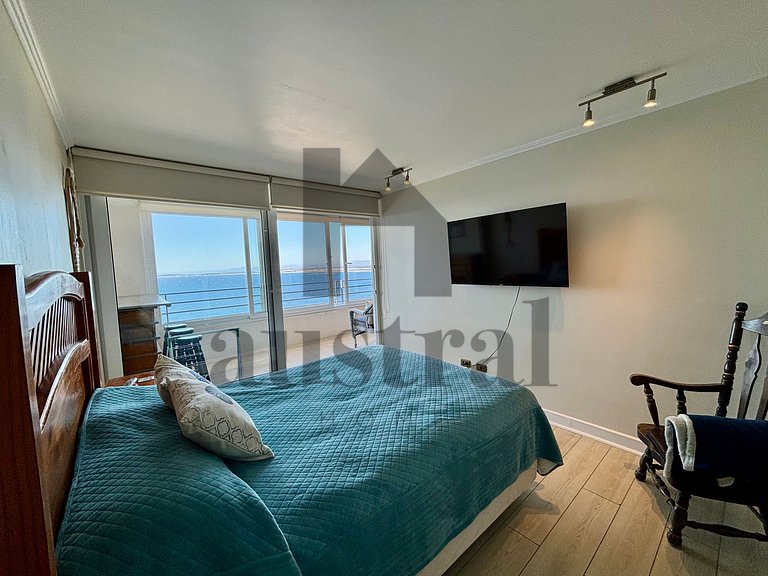 Sensational apartment with a view and heated pool