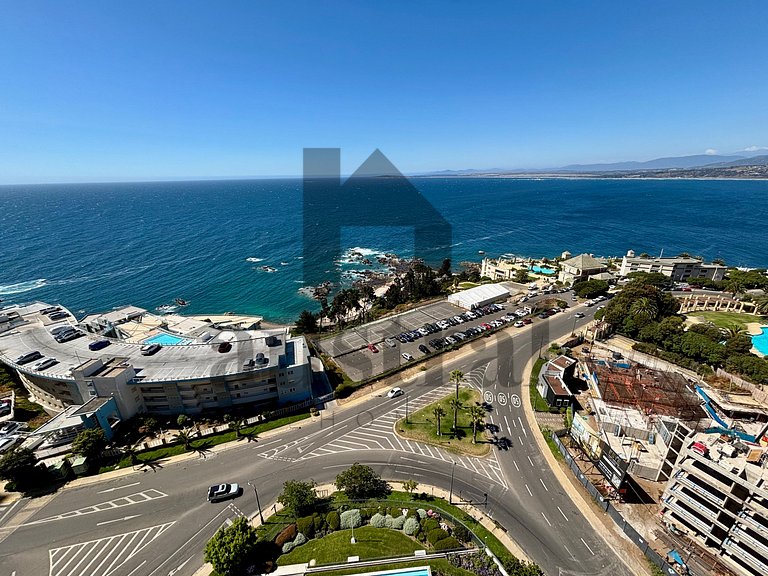 Sensational apartment with a view and heated pool