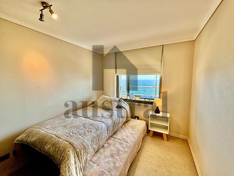 Apartamento com Vista Despejada para o Mar