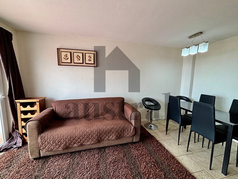 Linda e confortável casa em condomínio fechado.