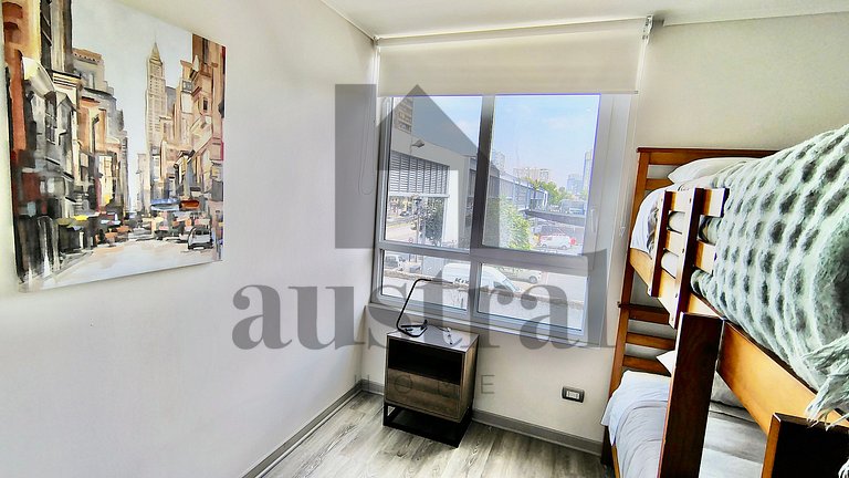 Moderno em frente à estação de metrô Ñuble