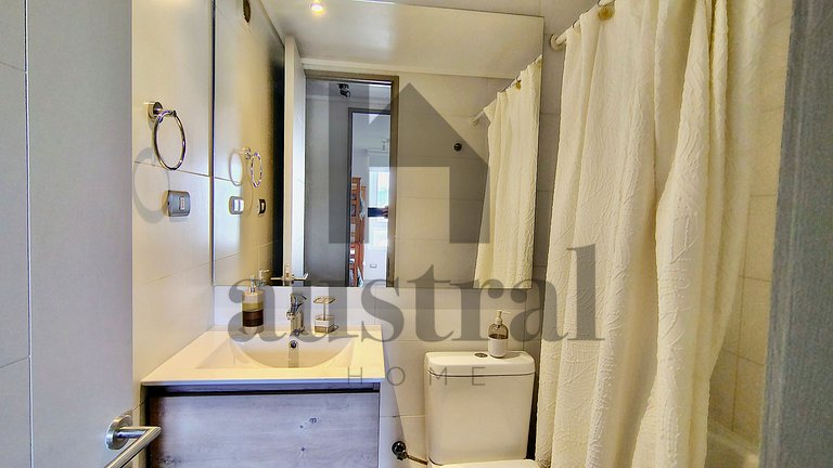 Moderno em frente à estação de metrô Ñuble