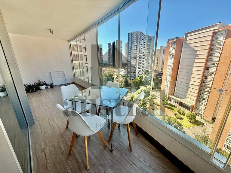 Moderno com duas suítes e piscina aquecida.