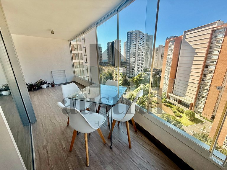 Moderno com duas suítes e piscina aquecida.