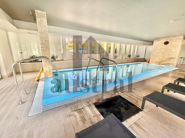 Moderno com duas suítes e piscina aquecida.