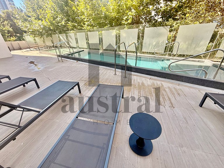 Moderno com duas suítes e piscina aquecida.