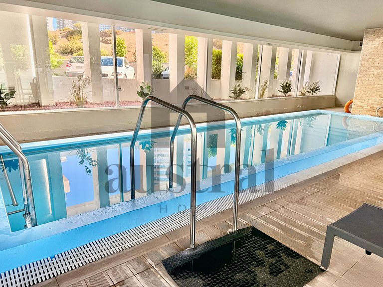 Moderno com duas suítes e piscina aquecida.