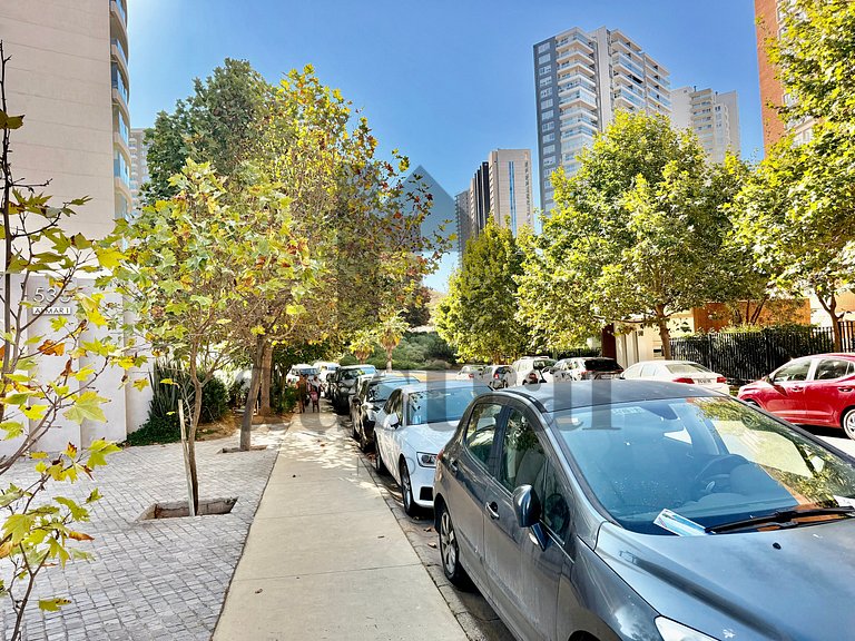 Moderno com duas suítes e piscina aquecida.