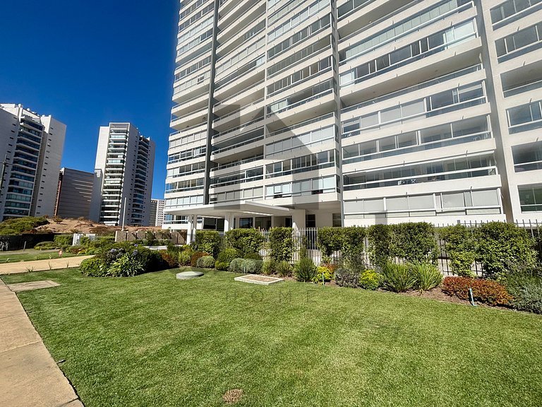 Apartamento maravilhoso e espaçoso na Montemar.