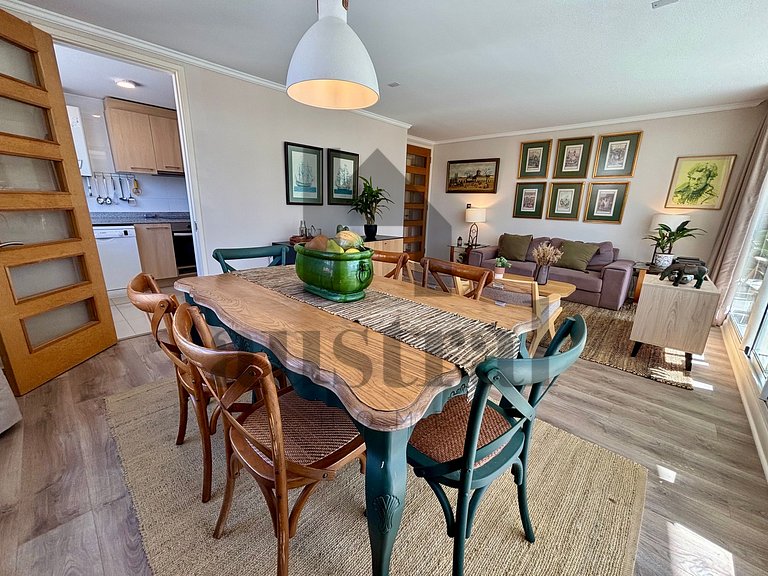 Apartamento maravilhoso e espaçoso na Montemar.