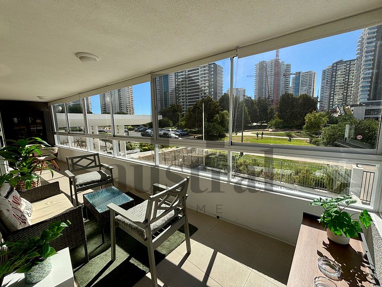 Apartamento maravilhoso e espaçoso na Montemar.