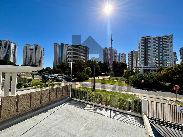 Apartamento maravilhoso e espaçoso na Montemar.