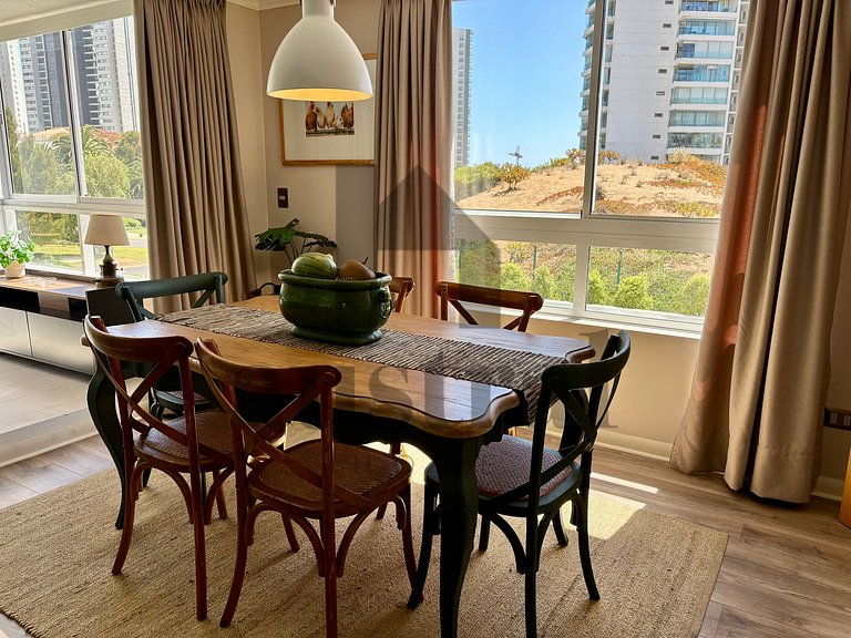 Apartamento maravilhoso e espaçoso na Montemar.