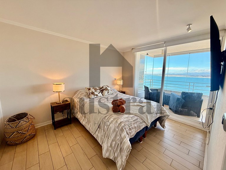 Apartment with ocean view and heated pool