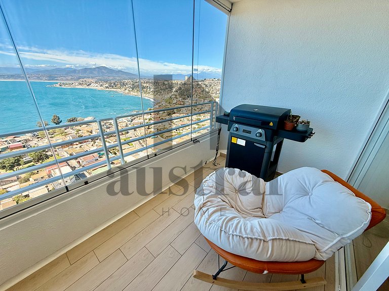 Apartment with ocean view and heated pool