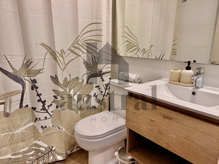 Decorado con estacionamiento cerca Est. Nacional