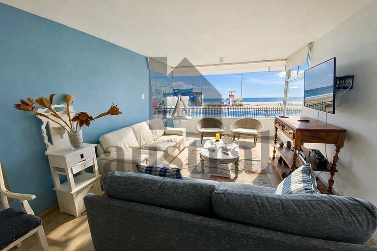 Wonderful ground floor beachfront Av del Mar