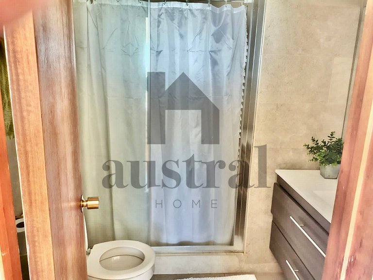 Maravilhoso apartamento térreo, em frente à praia