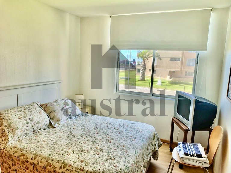 Maravilhoso apartamento térreo, em frente à praia