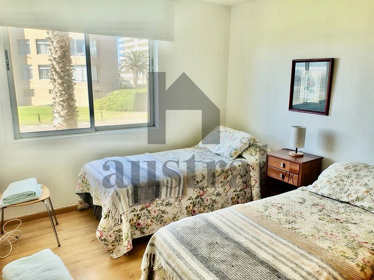 Maravilhoso apartamento térreo, em frente à praia