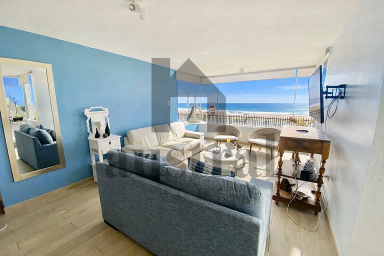 Maravilhoso apartamento térreo, em frente à praia