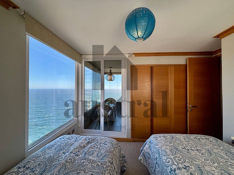 Wonderful ocean view, two parking spaces