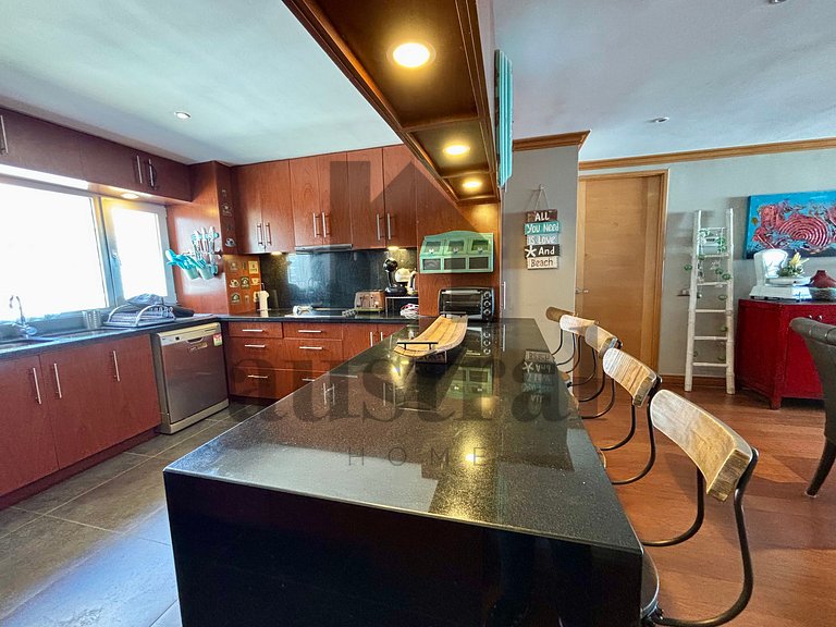 Wonderful ocean view, two parking spaces